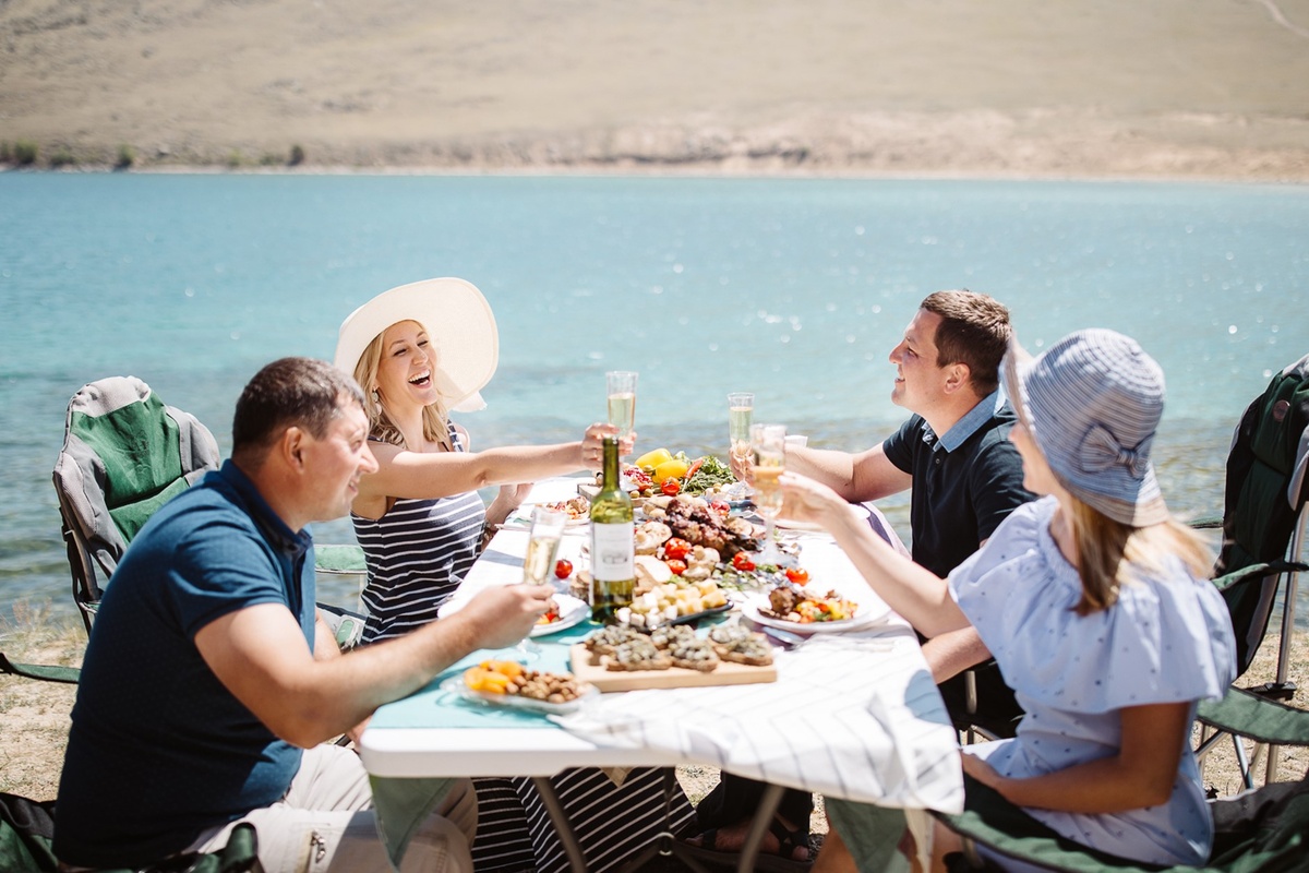 Гастро-ужин на берегу озера - ВИП туры на Байкал. Фото автора