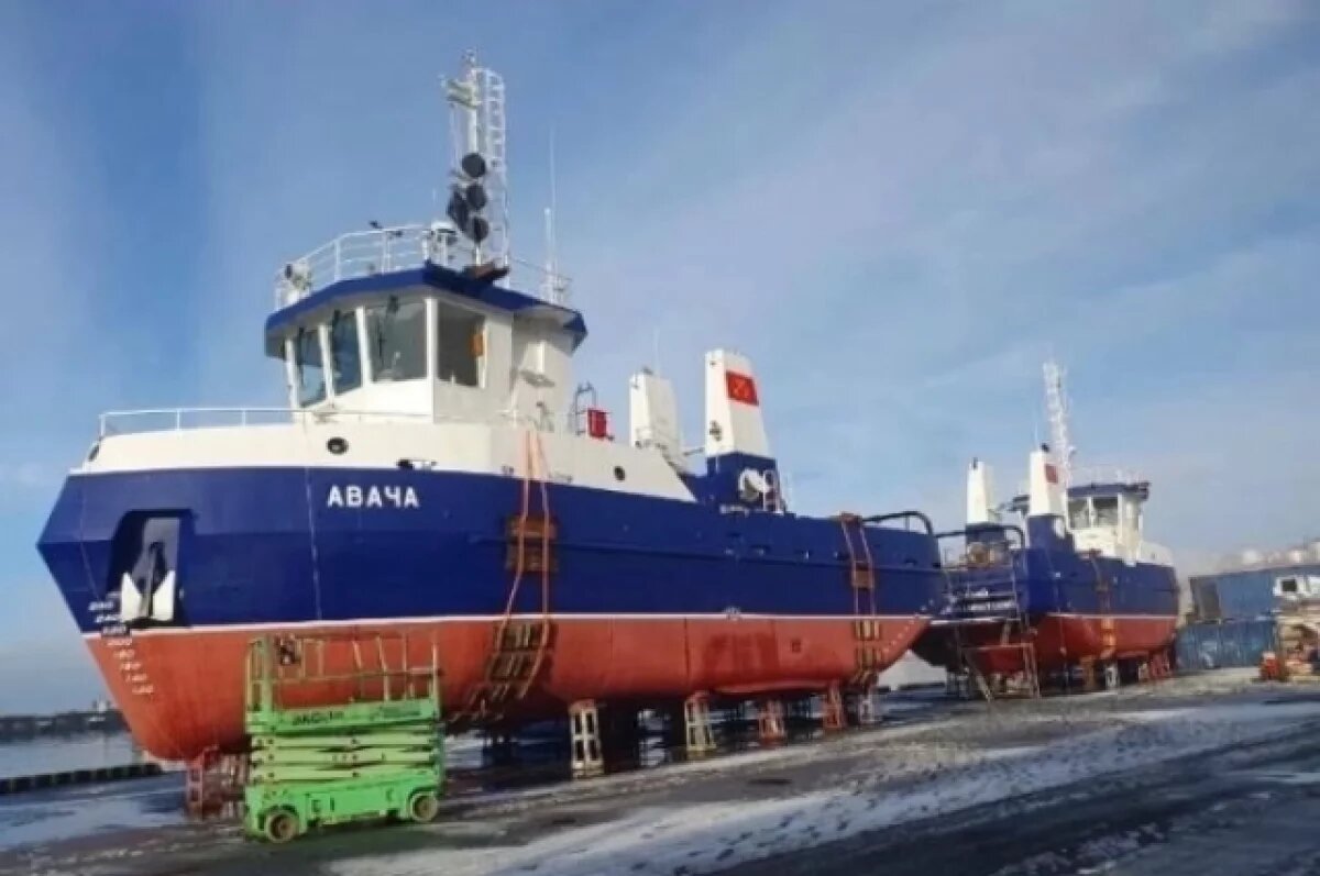    На камчатских судах «Авача» и «Октябрьский» поднят российский флаг