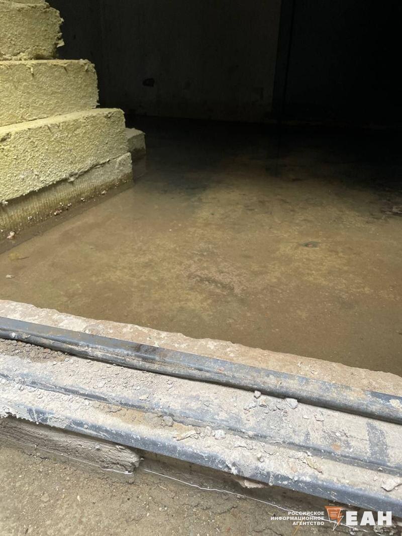    В подвале стоит вода