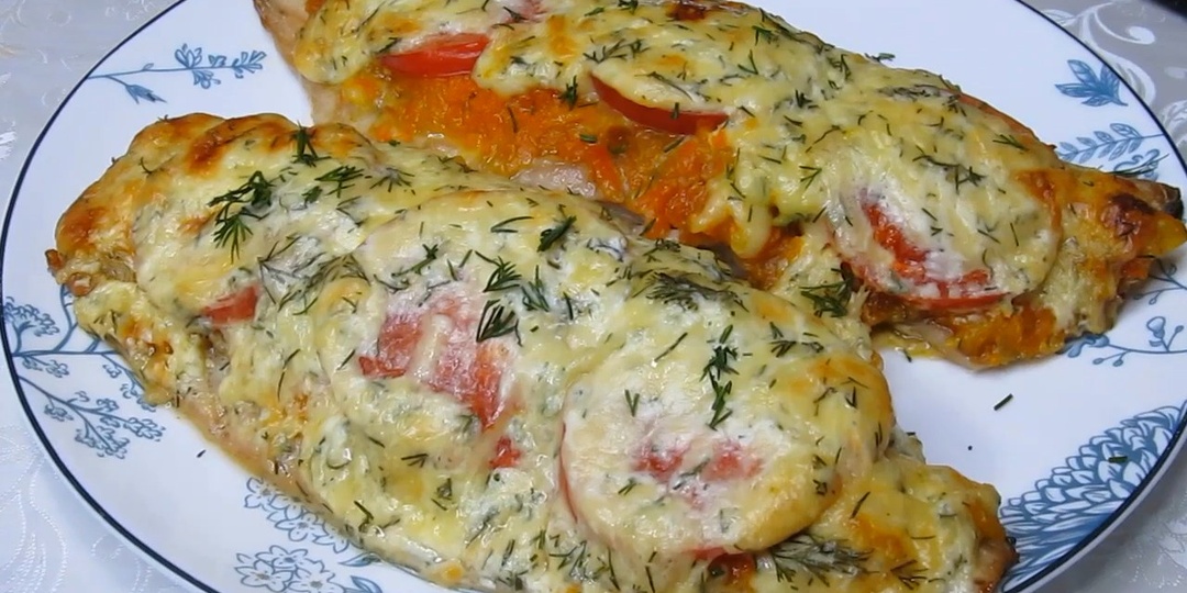 Ну, оочень вкусная рыба и сразу с гарниром. В духовке скумбрия запеченная великолепна.