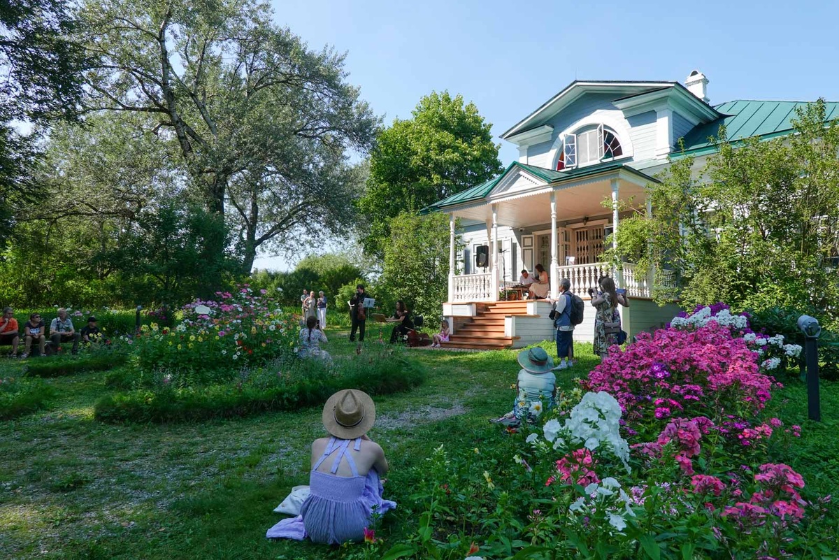 Московская область. Сонечногосркий район. Праздник поэзии в усадьбе "Шахматово"