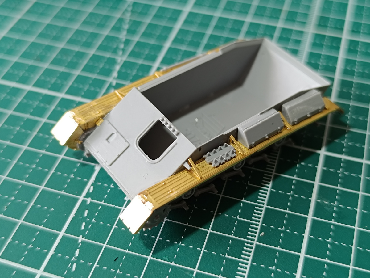 Размещение ЗИП на левом крыле