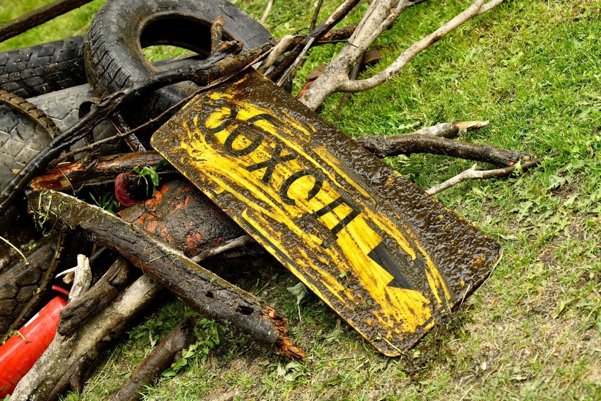    Пойму реки Лососинки очистили от мусора волонтеры на субботнике в Петрозаводске. Фото: "Республика"/Оксана Кудряшова