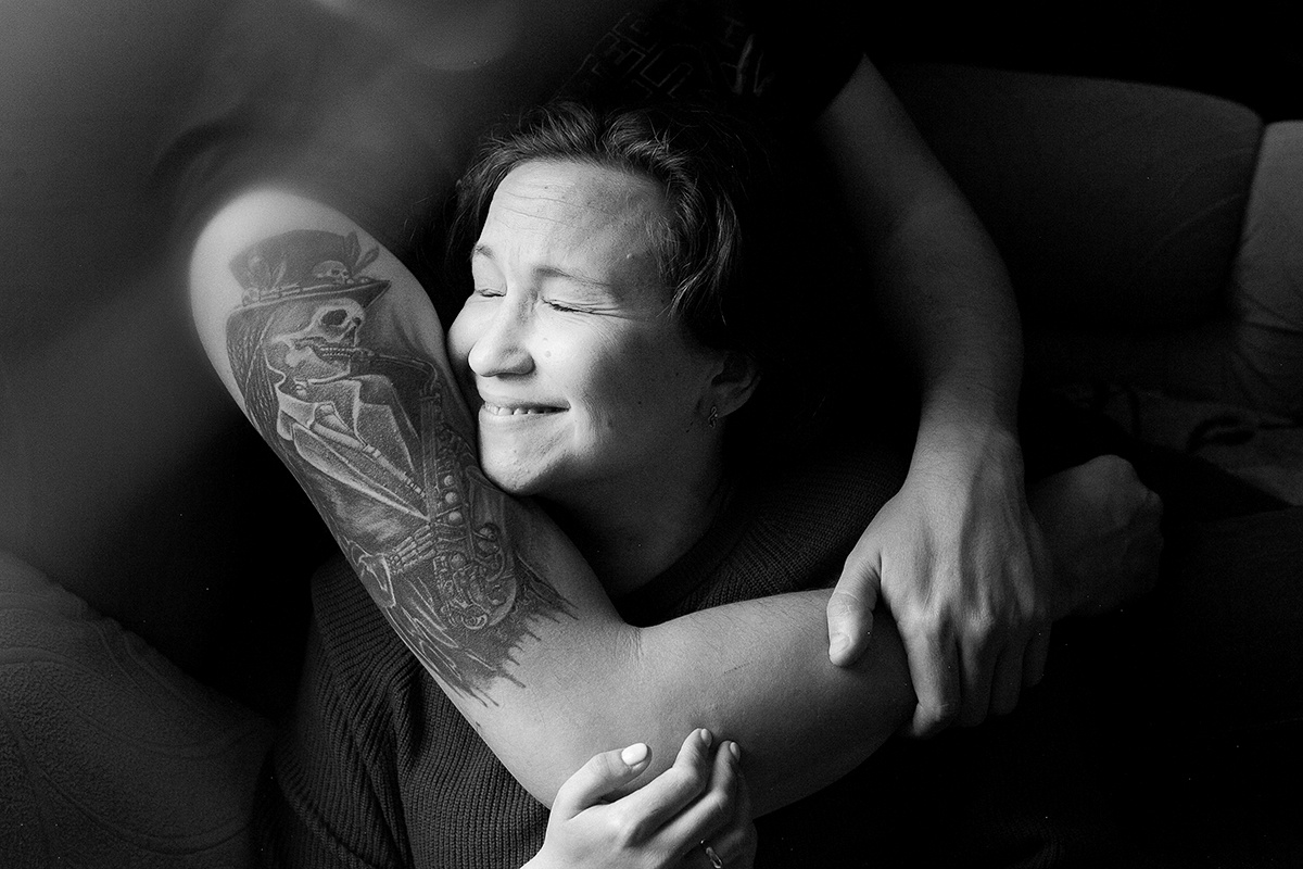 Валентин обнимает Аню
Фото: Дарья Асланян для ТД