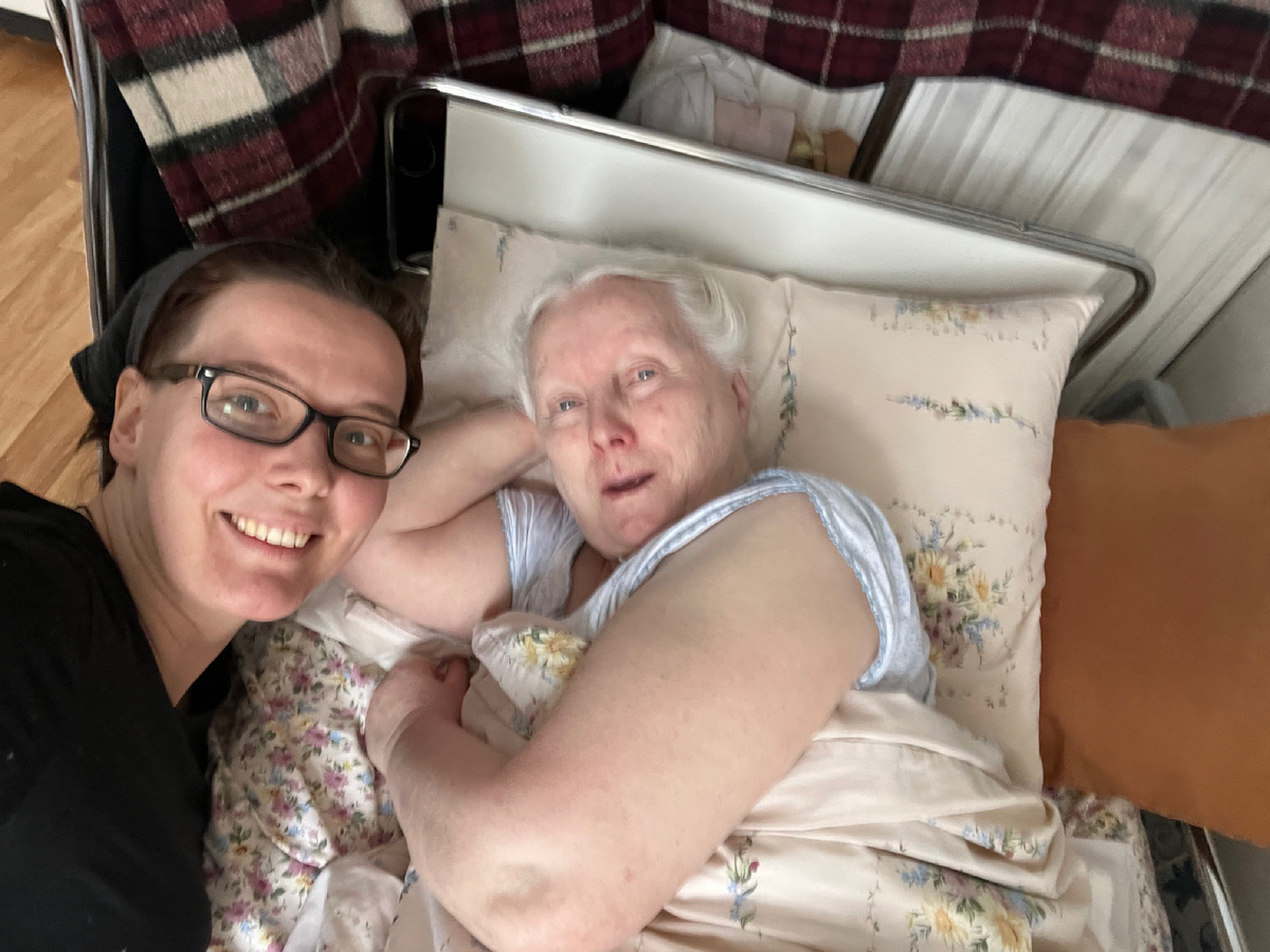 Мой прощальный приезд в Богадельню уже после увольнения. Я и Зоя Петровна ❤️