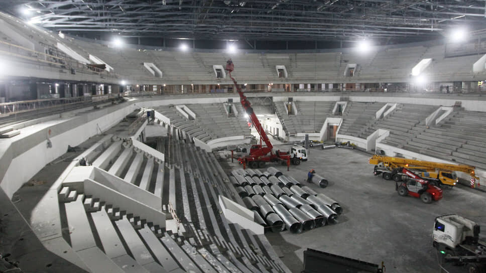 Строительство ледового дворца на Стрелке в Нижнем Новгороде.📷Фото: Роман Яровицын / Коммерсантъ