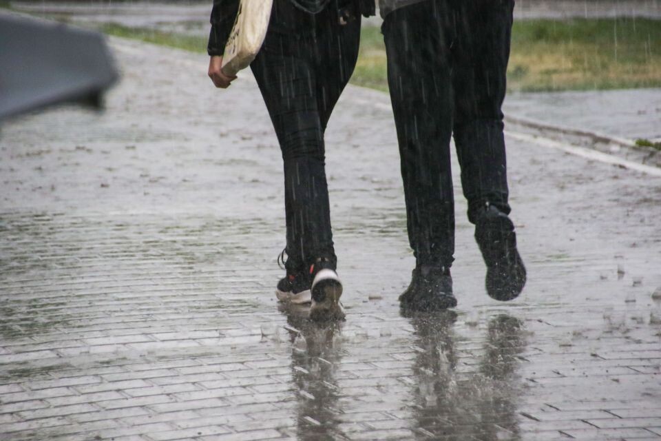    Ливень в Барнауле . Источник: Виталий Барабаш