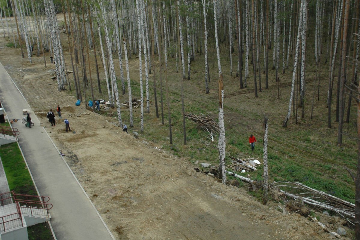 Улица Цветаевой, май 2015 года. Здесь будет эко-сад. Листайте 