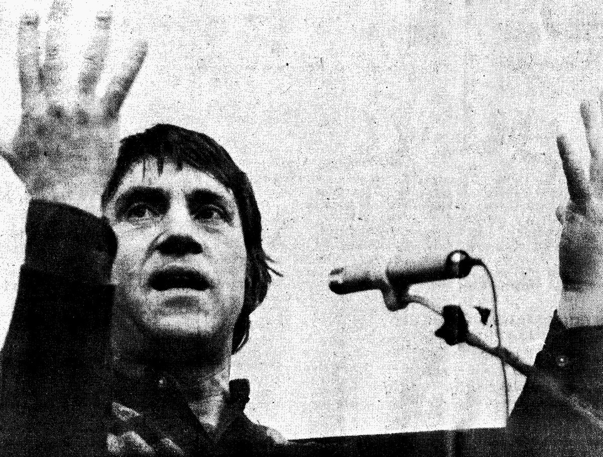 Выступление В. Высоцкого в г. Жуковском 20 февраля 1980 г.  Фото И. КОЗЛОВА.