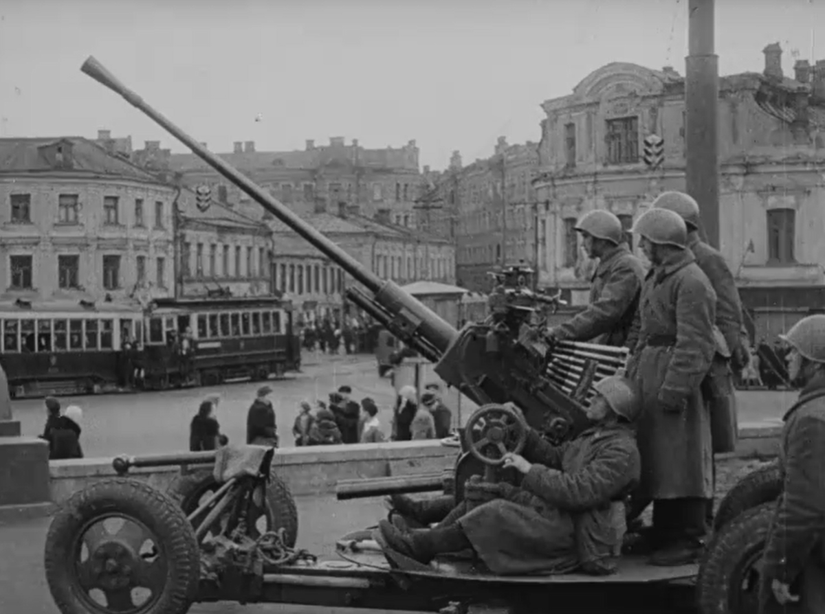 Кадр из телевизионного фильма "Вариант "Омега" (1975)