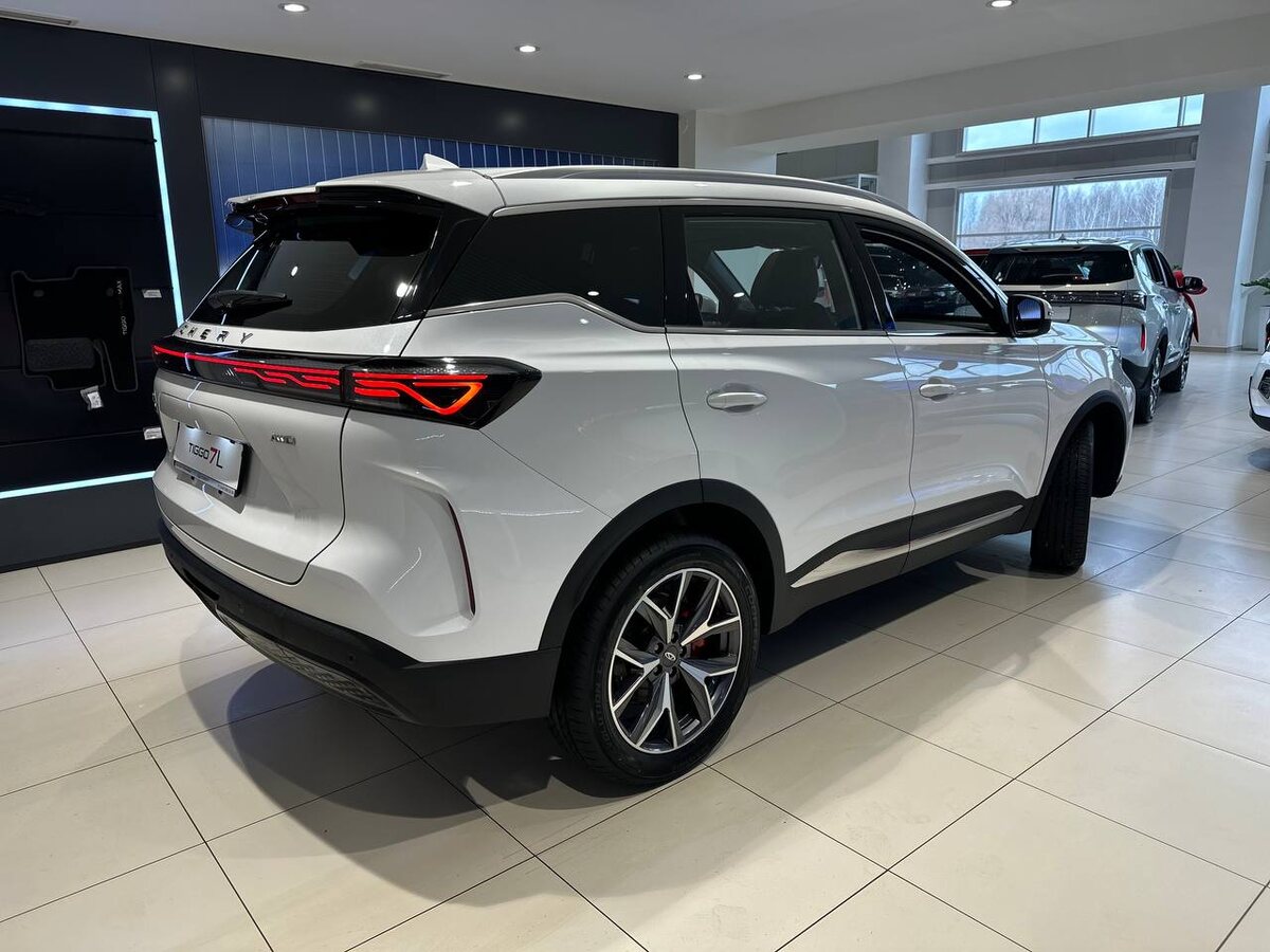 габариты кроссовера 4553х1862х1696