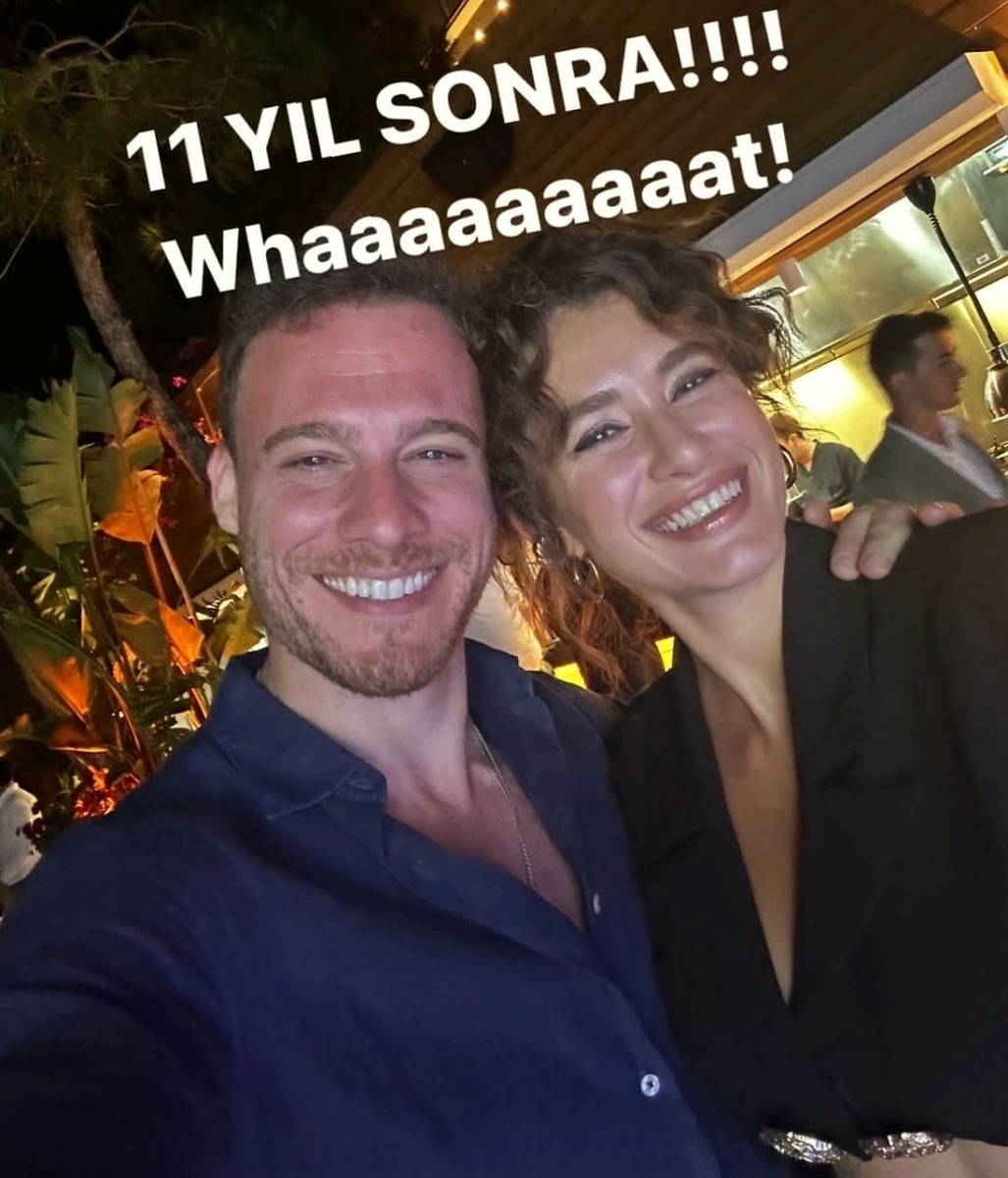 Керем и Ханде Догандемир в Бодруме, на праздновании Дня Рождения Керема. С надписью: 11 лет спустя. 