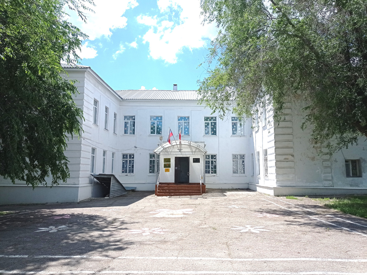 МАОУ "СОШ п. Тепличный" - фото с сайта школы