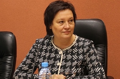 Лариса Сорокина работала прежде в министерстве культуры, знает, как разговаривать с людьми.