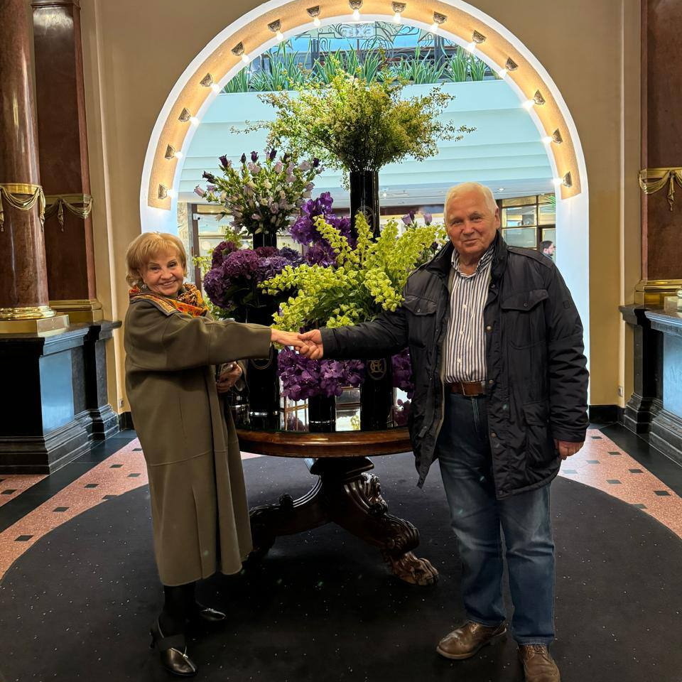 Мама и папа - счастье расти, развиватся рядом с поддержкой близких! 