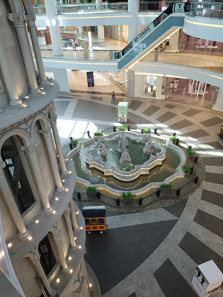 У меня за год было время, чтоб до ТЦшки доехать и погулять, а ещё мужика найти (за время учебы не представлялась такая возможность)