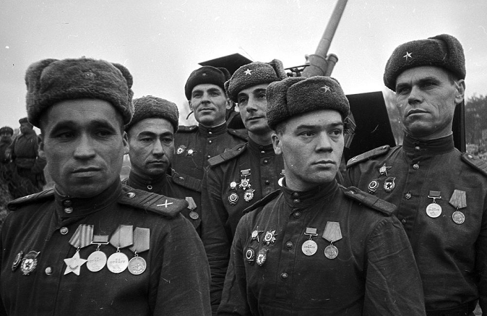 Советские артиллеристы
