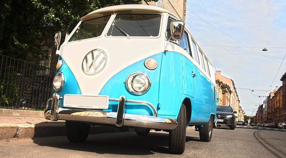 Volkswagen Transporter T1 1950-й год - возможно один из первых не грузовых микроавтобусов.
