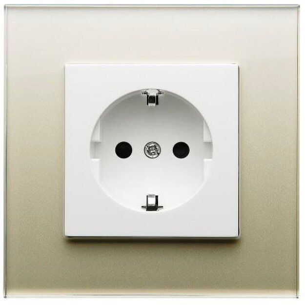 На фото: розетка от Jasmart. Срок службы при условии правильной эксплуатации 15-20 лет