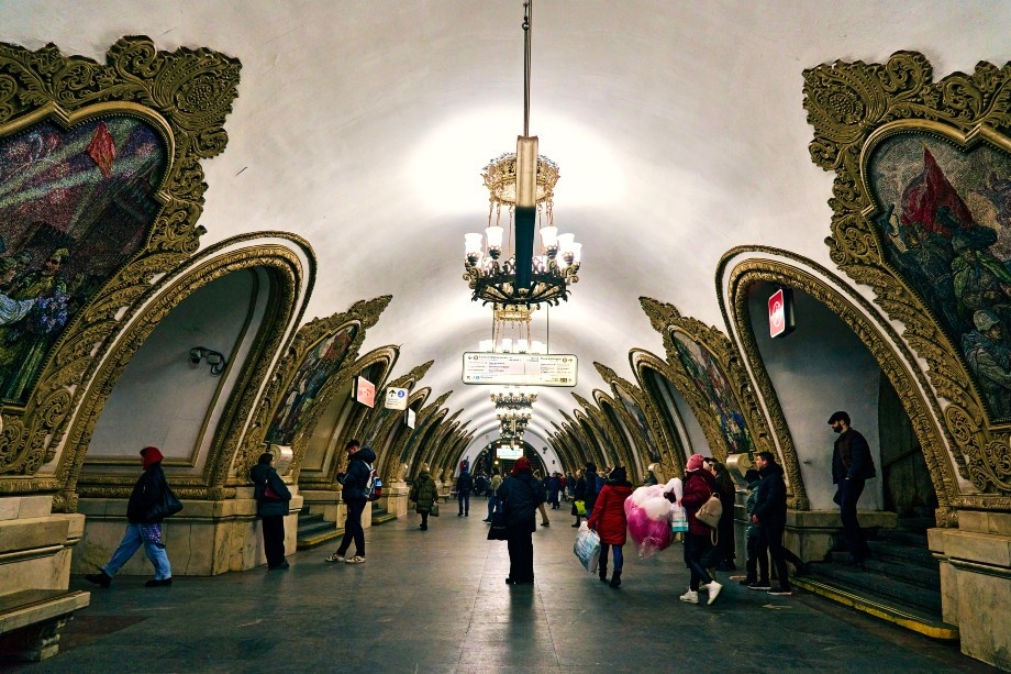 Московское метро делает скидку на оплату проезда по биометрии. | Фото: M IVANOVSKI/Unsplash
