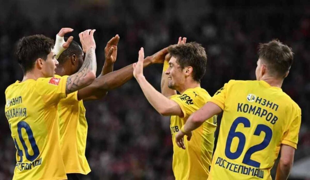     Футболисты "Ростова". Источник: ria.ru Автор фото: Сергей Бобылев