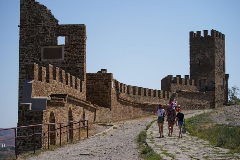    Россия. Республика Крым. Судак. Вид на Генуэзскую крепость на Крепостной горе / Источник: © ИЗВЕСТИЯ/Эдуард Корниенко