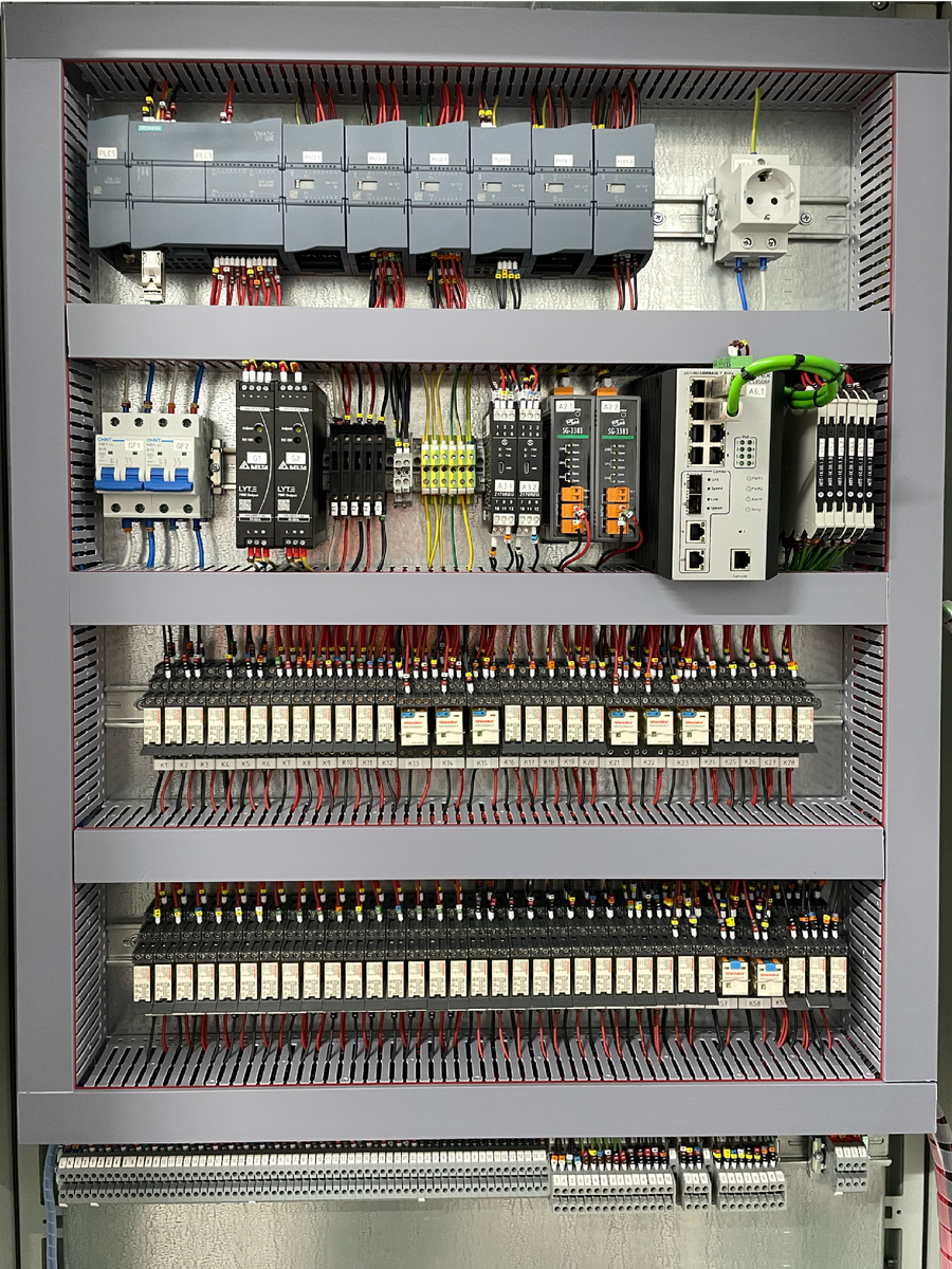 Шкаф внутри