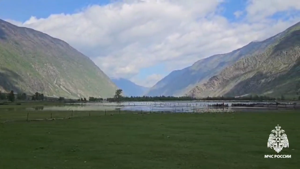    Подтопленное село Балыкча. Источник: МЧС Республики Алтай