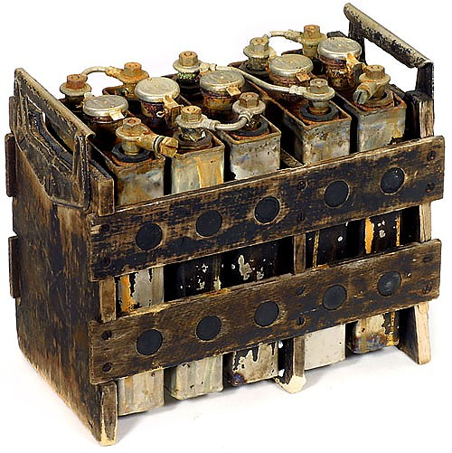 На фото: железо-никелевый аккумулятор Эдисона. Источник: https://www.techcult.ru/science/1852-izobreteniya-tomasa-edison