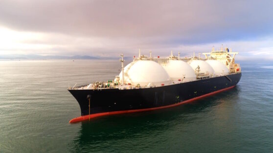    Евросоюз установил рекорд по импорту СПГ в мае 2025 года © VladSV/Shutterstock/Fotodom