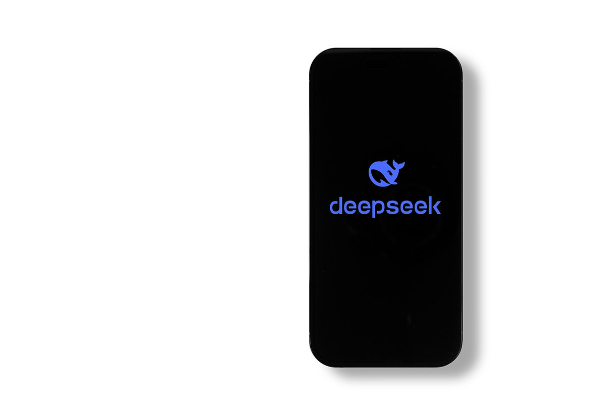 DeepSeek постепенно набирает популярность среди интернет-пользователей. Источник: Shutterstock📷
