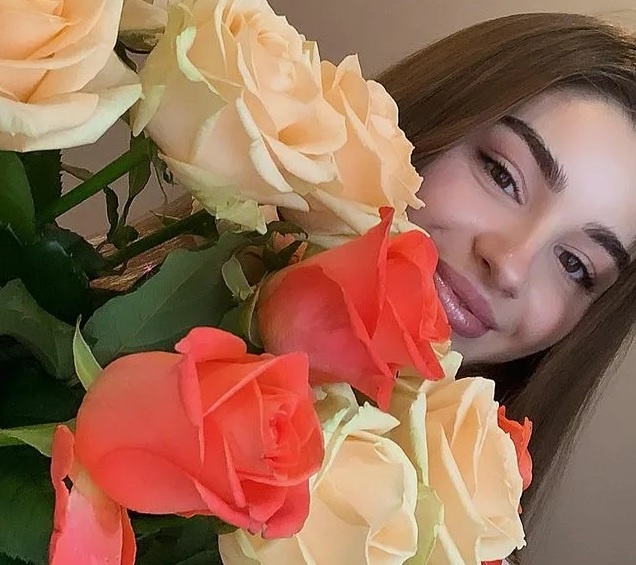 девушка с букетом