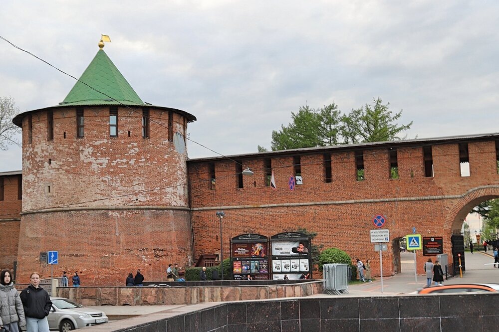 
Вид на Кладовую башню Кремля.