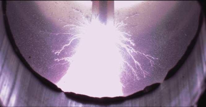    Пример электрического разряда в различное время его жизни / © Unitsky String Technologies Inc