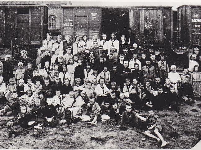 Сбор пионерского отряда при Сумском клубе в Белгороде, сентябрь 1924 года