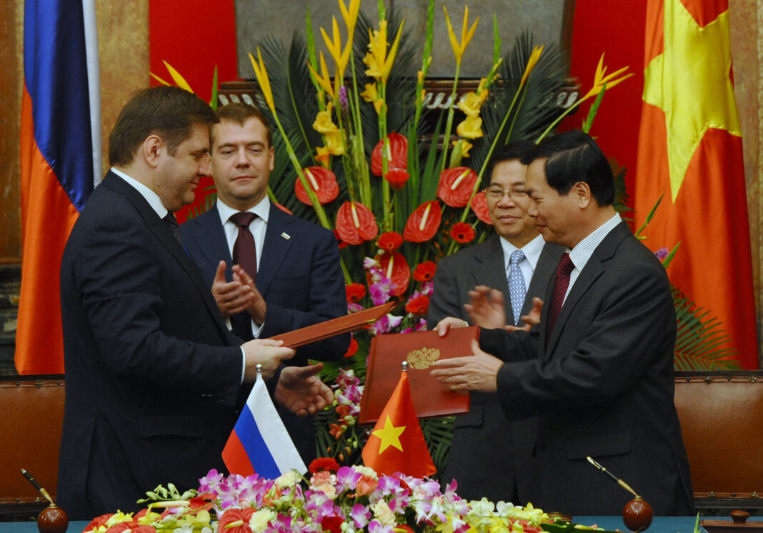 Визит Президента РФ Д. Медведева в Ханой в 2010 году, когда начались переговоры по атомному сотрудничеству