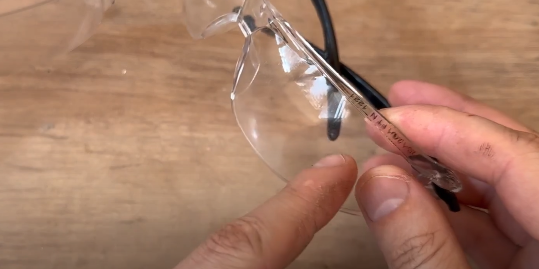 Теперь затертые очки не выбрасываю, а возвращаю прозрачность за пару минут