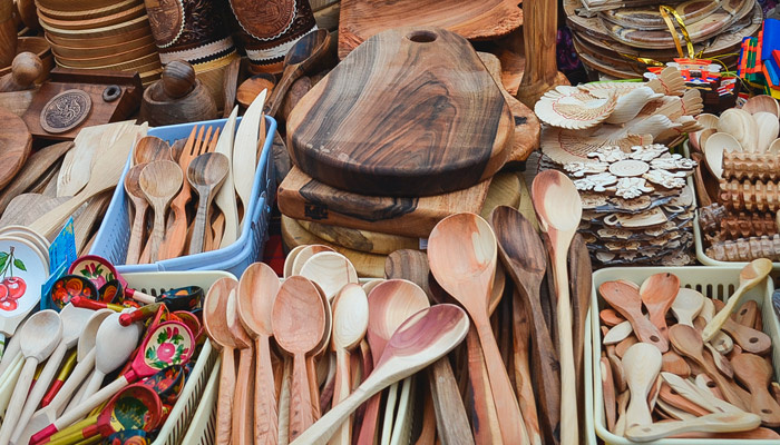 На Руси важнейшие бытовые предметы, в том числе ложки, традиционно изготавливались из дерева. Фото: Мария Рудакова, 1MI