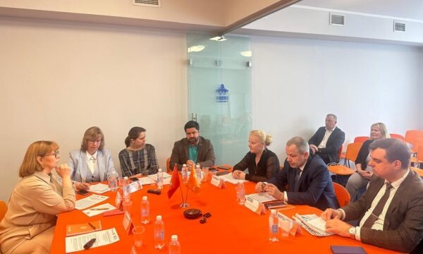 Участники круглого стола, посвященного промышленности и предпринимательству в Петербурге