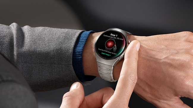 Huawei Watch 5 можно использовать для звонков и общения в интернете без смартфона