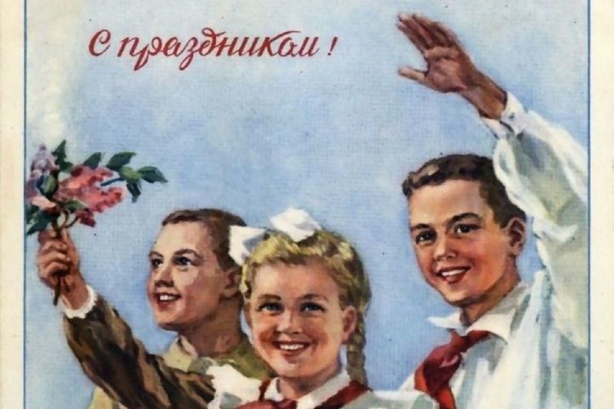 Открытки и гифки с сайтов: 3d-galleru.ru, pozdravok.com, yakartinki.ru, redzhina.com, youdrop.ru, autosprite.ru, topkartinki.ru, megavtogal.com и источников, указанных на фото. 