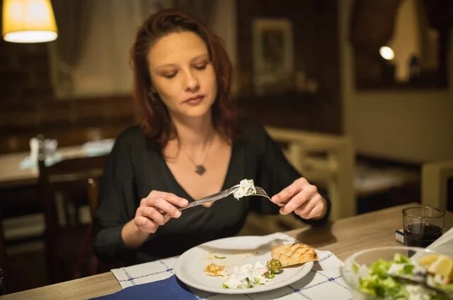    Можно ли не платить за еду в ресторане, если уже надкусил ее?