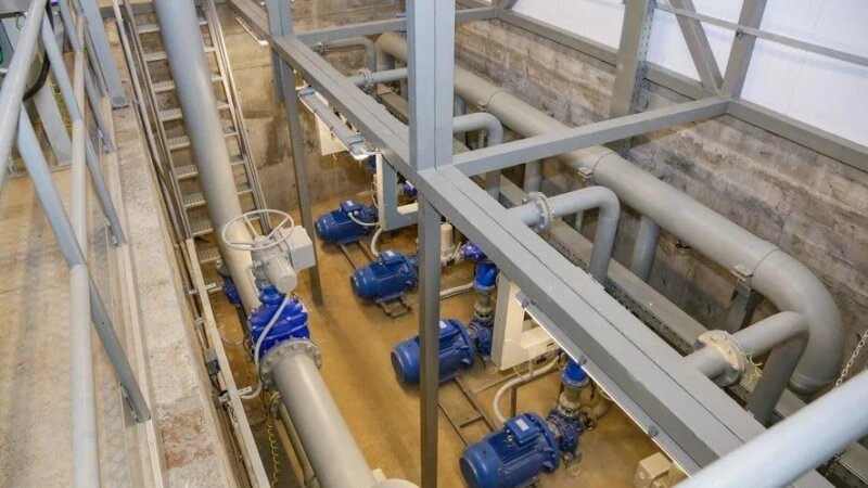     «Росводоканал Барнаул» запускает в работу насосную станцию третьего подъема по адресу г. Барнаул, ул. Звездная, 30. Источник: «Вечерний Барнаул», автор Михаил Полубедов.