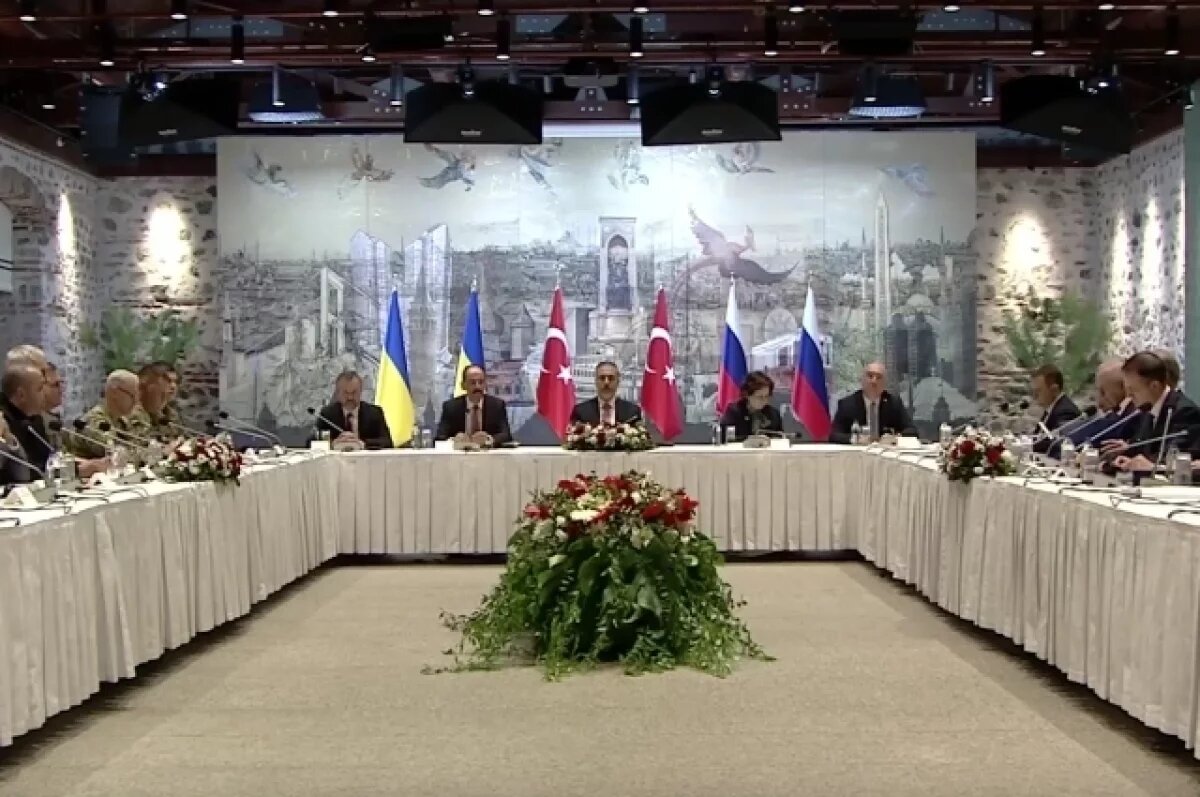    На переговорах в Стамбуле присутствует по 11 человек от России и Украины