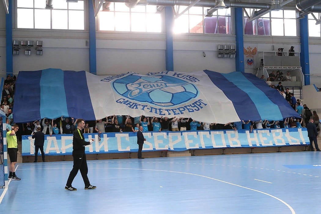    Перформанс зенитовских фанатов