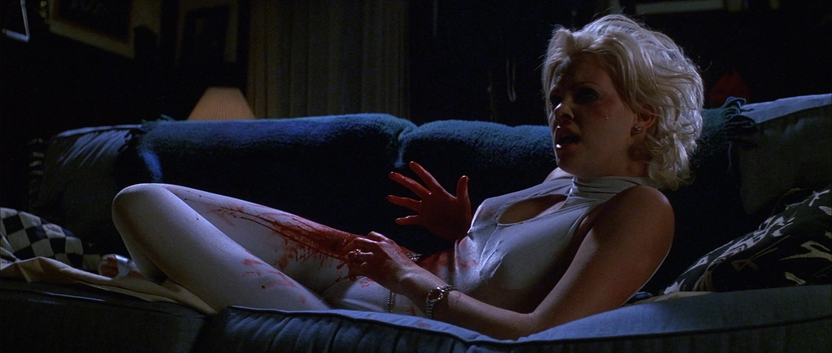 На пробах Шарлиз должна была отыграть сцену смерти. Актриса не без смущения вспоминает это, полагая что перестаралась. Она облила себя кетчупом и в полную громкость кричала от боли. Сработало.