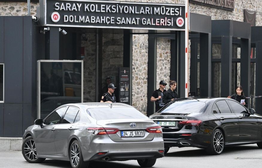    Место встречи изменить нельзя, украинцы в камуфляже: украинская и российская делегации наконец-то начали переговоры