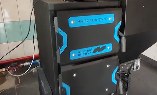     В красноярской Покровке установили первый в этом году твёрдотопливный котел