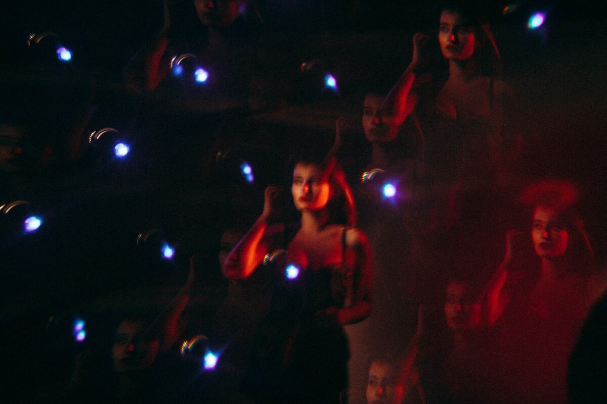 Простые, но эффектные эффекты, без фотошопа и прочих ухищрений, работает для мобильной фотографии и видео.