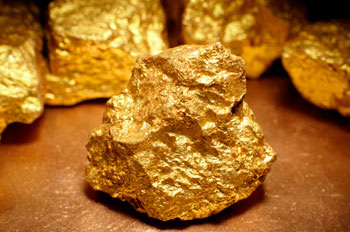 Золото как металл за счет своих физико-химических свойств оказалось крайне востребовано в производстве микросхем. Но если в начале 2000-х биржевая цена золота была ниже 300 долл. за тройскую унцию, то к концу апреля 2025-го, на фоне войны импортных пошлин, она подбирается к 3500 долл., а ведь это напрямую влияет и на высокотехнологичное производство.